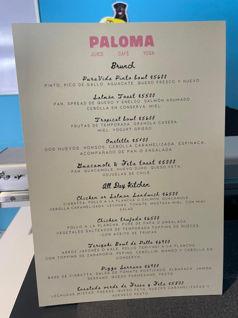 Menú impreso en material rígido para café Paloma, impresión de pequeño formato de KROMA Impresiones